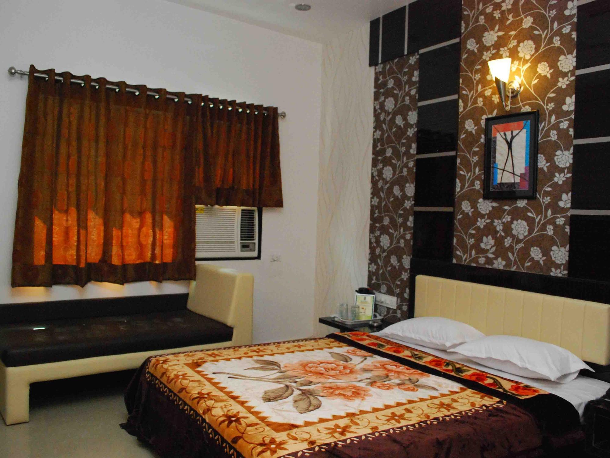 Oyo Flagship 19003 Hotel Rudra Mahal Ahmadábád Kültér fotó