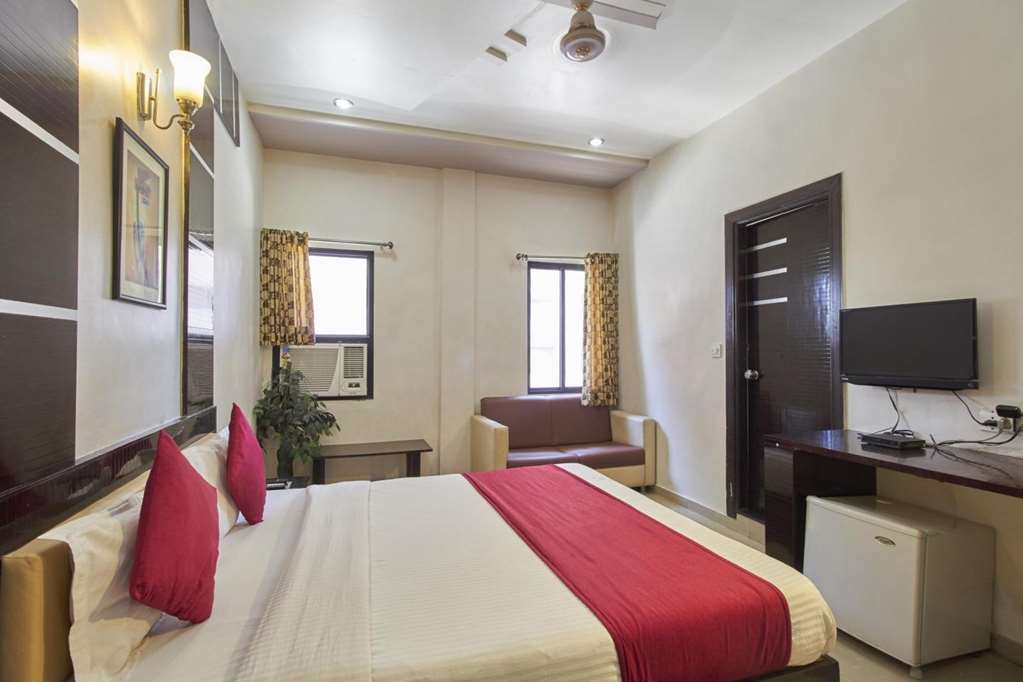 Oyo Flagship 19003 Hotel Rudra Mahal Ahmadábád Szoba fotó