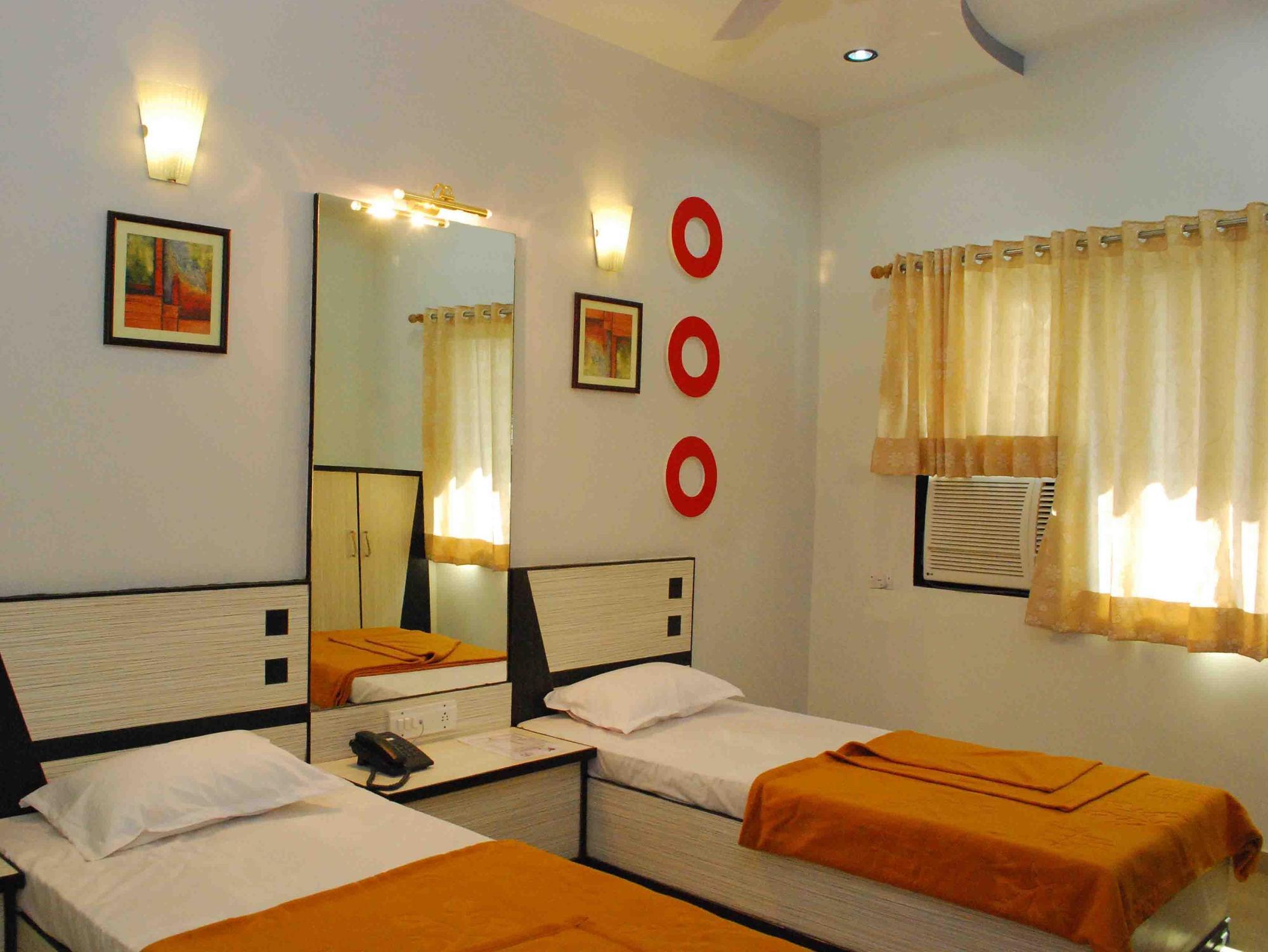 Oyo Flagship 19003 Hotel Rudra Mahal Ahmadábád Kültér fotó