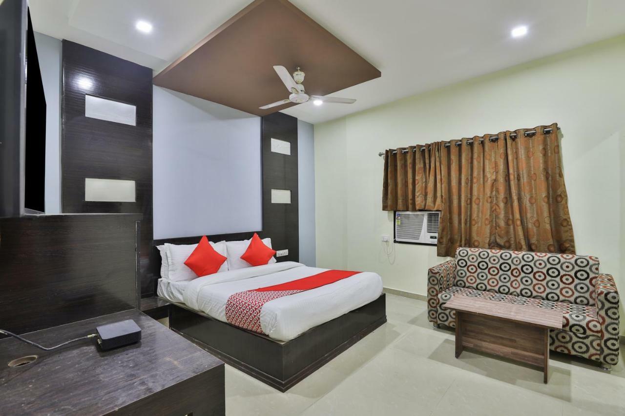 Oyo Flagship 19003 Hotel Rudra Mahal Ahmadábád Kültér fotó