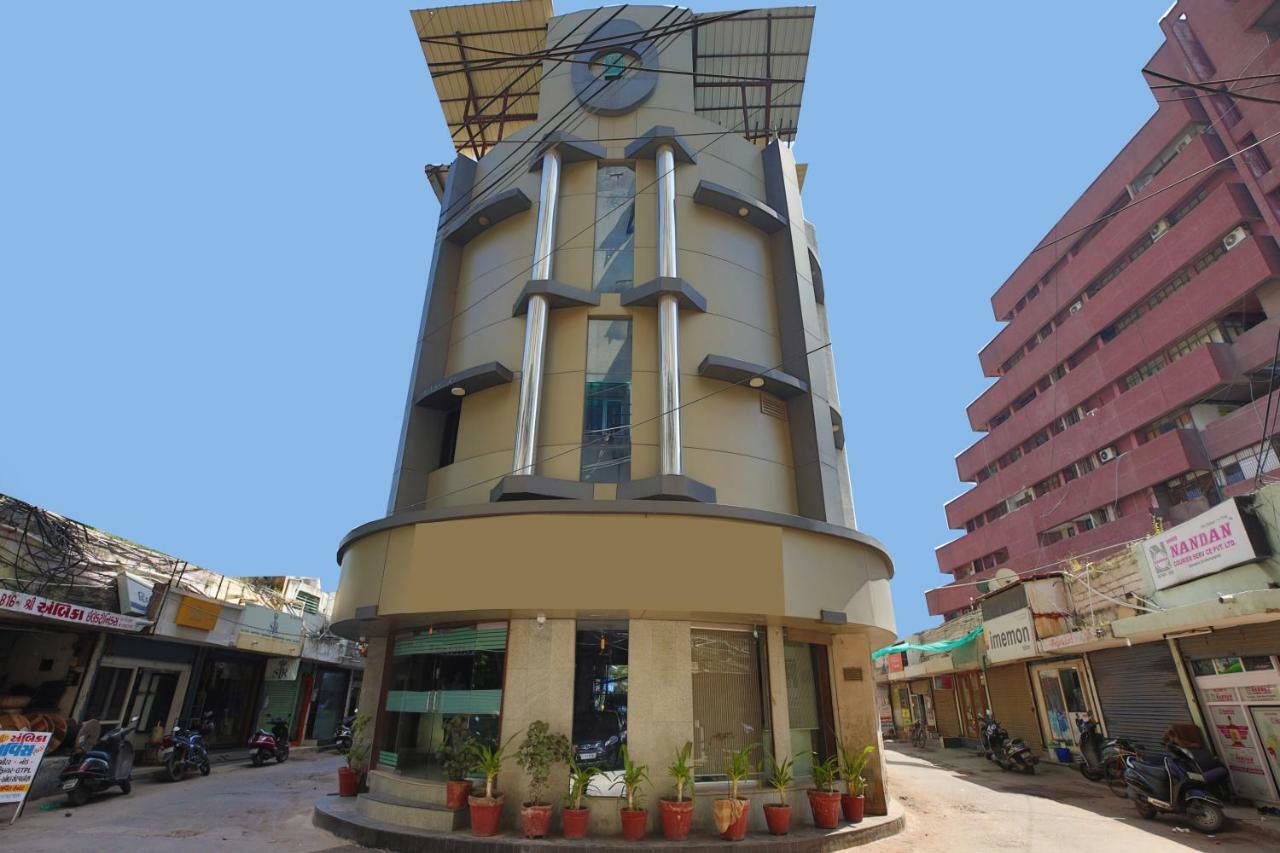 Oyo Flagship 19003 Hotel Rudra Mahal Ahmadábád Kültér fotó