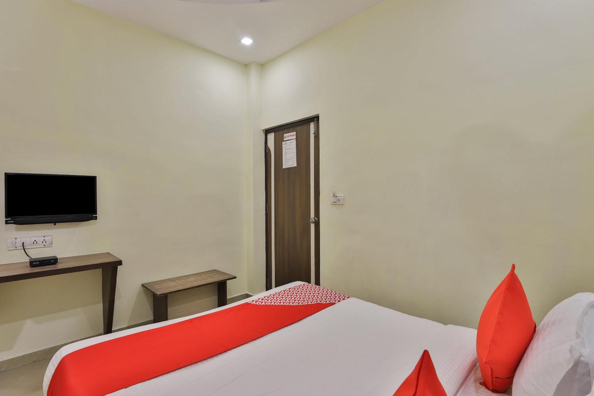 Oyo Flagship 19003 Hotel Rudra Mahal Ahmadábád Kültér fotó