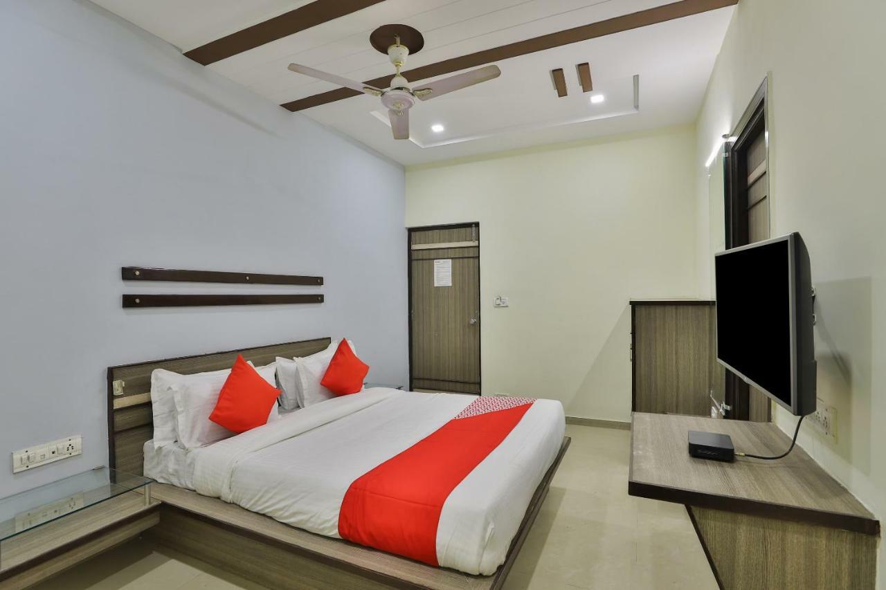 Oyo Flagship 19003 Hotel Rudra Mahal Ahmadábád Kültér fotó